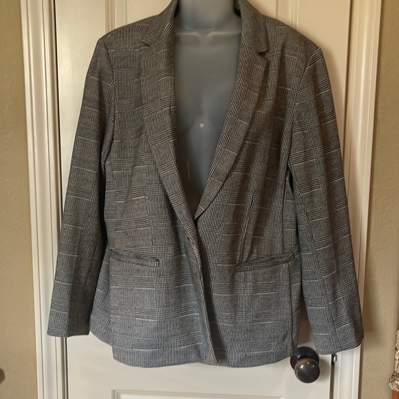 Old Navy Jackets & Blazers - Old Navy black and white blazer size XL